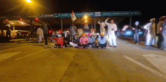 All national highways jammed in Rohtak in protest against lathi-charge on farmers