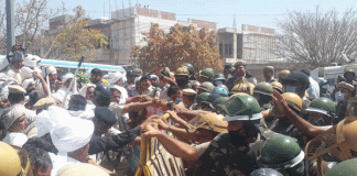 Farmers come to protest CM, clash with police, many injured