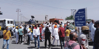 In protest against Dushyant Chautala, farmers encircled the airport and stopped the national highway
