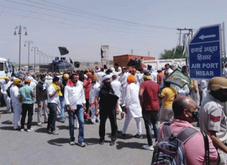 In protest against Dushyant Chautala, farmers encircled the airport and stopped the national highway