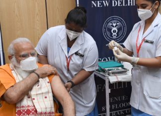 वैक्सीनेशन से ही कोरोना को हराना संभव, पीएम ने ली दूसरी डोज Modi Corona Vaccination