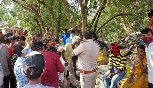 Ashiana burnt in fire, police team made support of deen-infested family