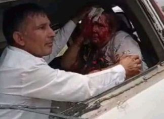 मुख्यमंत्री का विरोध : पुलिस ने किसानों पर भांजी लाठियां, दागे आँसू गैस के गोले Lathi Charge