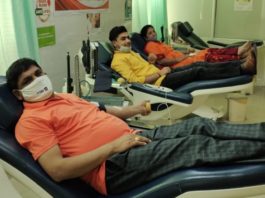 रक्तदान कर मनाई 25वीं सिल्वर जुबली मैरिज एनिवर्सरी Blood Donation
