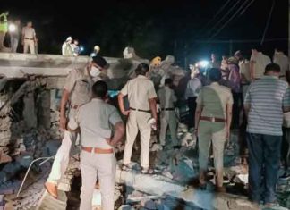 3-storey-building-collapsed SACHKAHOON