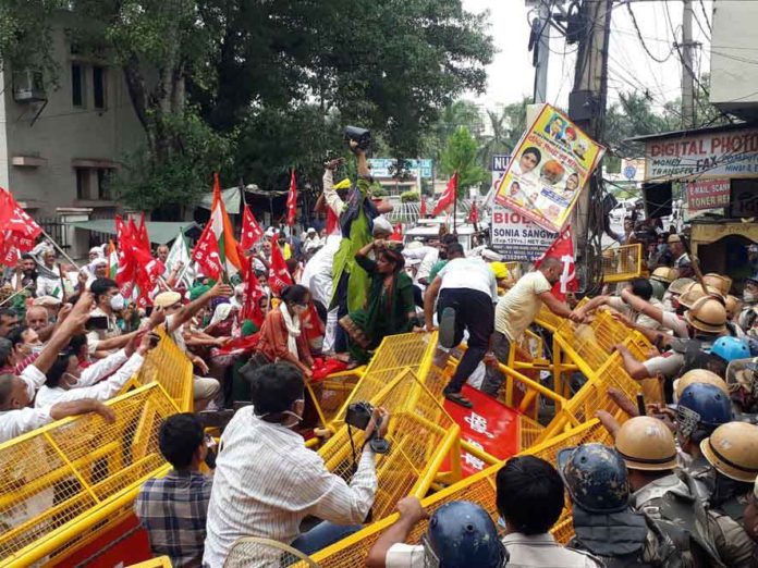 The clash between police and farmers sachkahoon