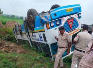 bus overturns sachkahoon