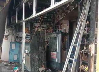 शॉर्ट-सर्किट से दवाइयों की दुकान में लगी आग, लाखों रुपए का हुआ नुकसान Fire in Medicine Shop