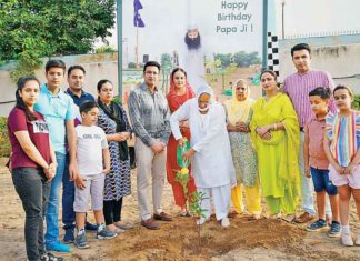 पावन अवतार दिवस पर साध-संगत ने लगाए 25 लाख पौधे Guru-Ji-Famliys