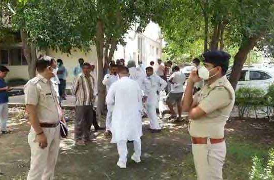 मासूम को फांसी पर लटका फंदे पर झूली विवाहिता the married woman hanged herself sachkahoon