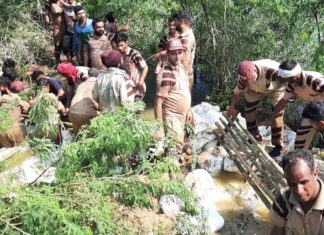 राहत : कड़ी मशक्कत के बाद शाह सतनाम जी ग्रीन एस वेल्फेयर फोर्स विंग ने भरी सेमनाले की दरार