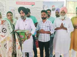 जरूरतमंदों को बांटा राशन, पौधे लगाए व भलाई कार्यां में किया ब्लॉकों का सहयोग Distributed ration