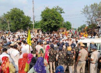 Farmers surrounded BJP office sachkahoon