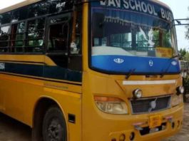 Tata Ace collided with school van sachkahoon