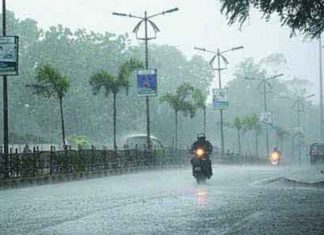 Rain with strong wind sachkahoon