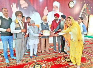 शरीरदानी गुरचरण कौर के परिजनों को किया सम्मानित Body donor Gurcharan Kaur sachkahoon