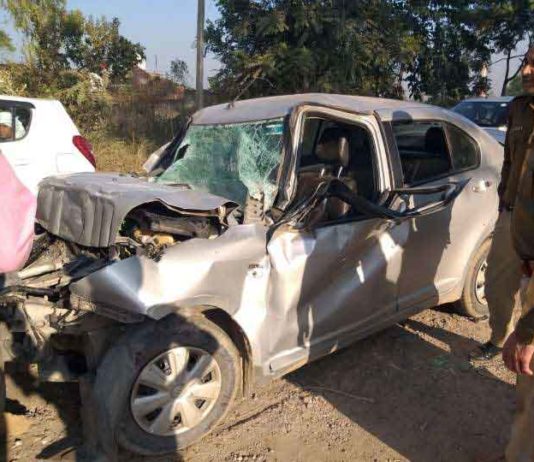 Car rammed behind the trolley sachkahoon