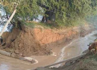 Cracks in KLC canal sachkahoon