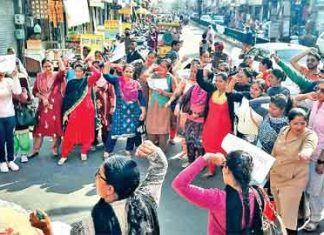 एनएचएम स्वास्थय कर्मचारियों ने निकाला रोष मार्च, चन्नी सरकार के वायदों की फूंकी गठरी NHM health workers sachkahoon