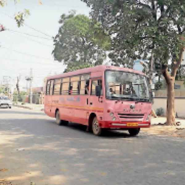 'Pink' Buses, वर्कशॉप में धूल फांक रही महिलाओं के लिए आई ‘गुलाबी’ बसें