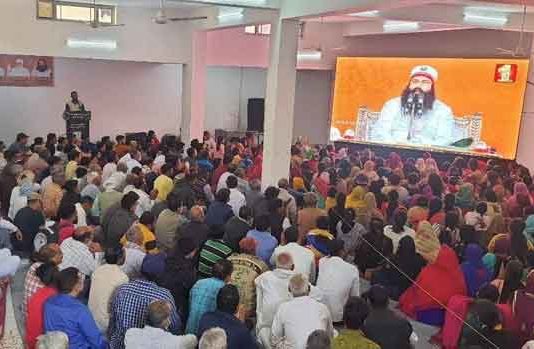 पावन अवतार माह की खुशी में 15 परिवारों को दिया राशन Sadh-Sangat of Panchkula Block sachkahoon