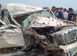 Truck rammed a jeep sachkahoon