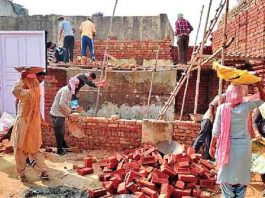 टीन की छत के नीचे दिन काट रही विधवा महिला के लिए फरिश्ता बने डेरा श्रद्धालु Welfare Work Sachkahoon