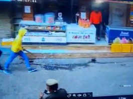 डायरी संचालक पर बदमाशों ने किया हमला, दुकान में की तोड़-फोड़, पुलिस को दी शिकायत