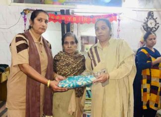 पावन अवतार माह मनाकर, वितरित कि गर्म शॉल