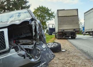 कोहरे में भिड़ी बसें, कई घायल Buses collided in fog sachkahoon