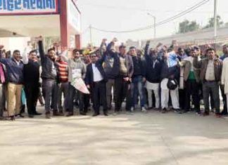 Cheated 400 people sachkahoon