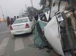 Maruti Jain and Etios car collide sachkahoon
