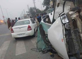 Maruti Jain and Etios car collide sachkahoon