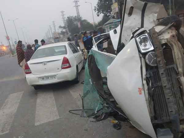 Maruti Jain and Etios car collide sachkahoon