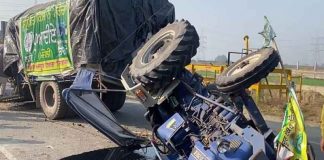 Truck collided with the trolley sachkahoon