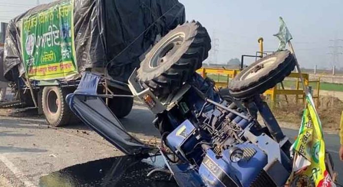 Truck collided with the trolley sachkahoon