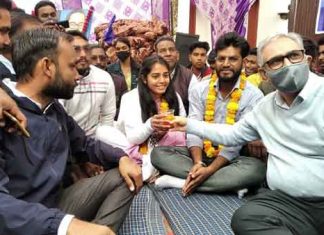 protest at CDLU gate ends sachkahoon