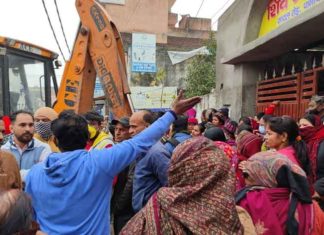 Corporation reached to break illegal construction sachkahoon