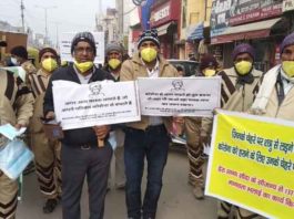 मास्क वितरण अभियान जारी: डेरा सच्चा सौदा ने ठाना है, कोरोनो से बचाना है…. Mask distribution campaign SACHKAHOON