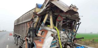 Truck collided with a truck in jhajjar sachkahoon