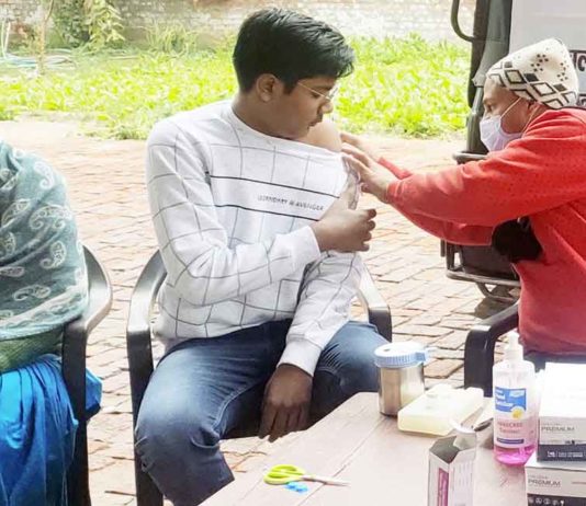 वैक्सीनेशन का डर दूर करने को आगे आए डेरा श्रद्धालु Vaccination Camp