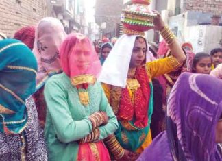 दूसरी बेटी के जन्म पर किया कुआं पूजन Well worshiped sachkahoon