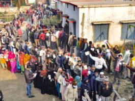 उत्तराखंड में मतदाताओं में जबरदस्त उत्साह, लगी कतारें Election in Uttarakhand