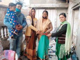 मोबाइल लौटाकर ईमानदारी की मिसाल पेश की Example of Honesty Sachkahoon