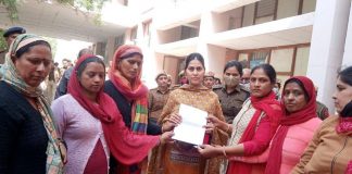 govt misbehavior with asha workers