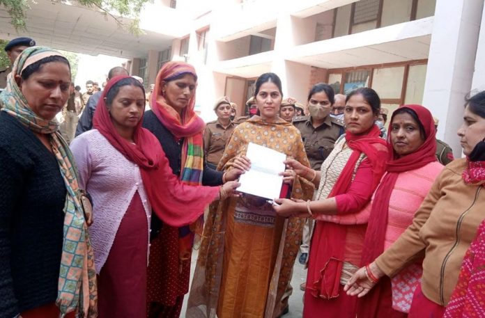 govt misbehavior with asha workers