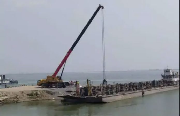 Ship accident in Ganga