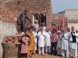 जरूरतमंद महिला को आशियाना देने के लिए आगे आए पूंडरी के डेरा अनुयायी Welfare Work