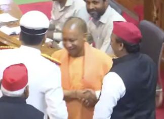 योगी और अखिलेश ने बतौर विधायक शपथ ग्रहण की