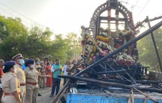 तमिलनाडु में हाईटेंशन तार से टकराया मंदिर का रथ, 11 लोगों की दर्दनाक मौत